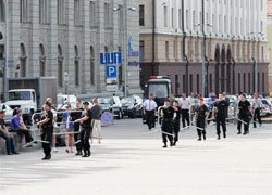 Паранойя: ОМОН оцепил центр Минска (Видео, фото)