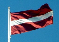 Латвия прекратила выдачи вида на жительство россиянам