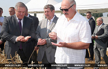 Лукашенко: Дайте сотню революционеров, и мы перевернем Беларусь