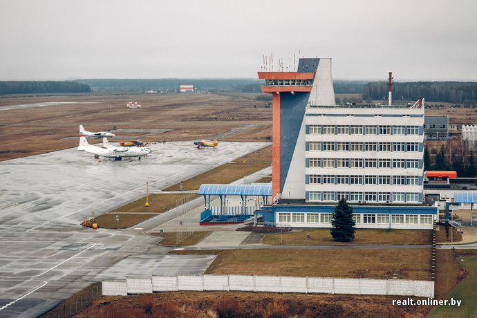 Заброшенный аэровокзал посреди белорусских полей. ФОТО